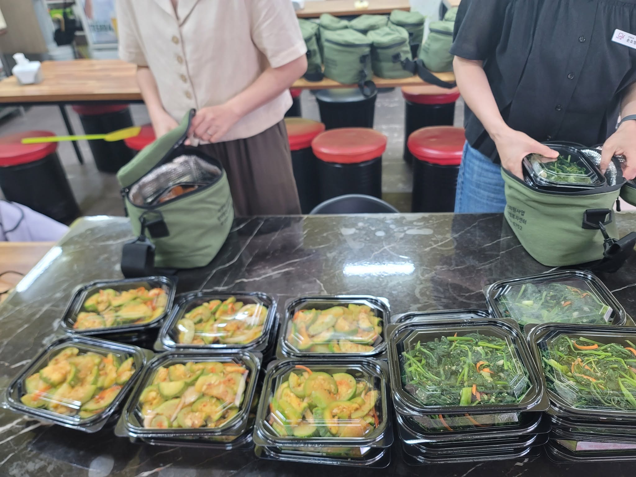 사랑 한 숟가락, 안심 반찬 배달 지원 사업